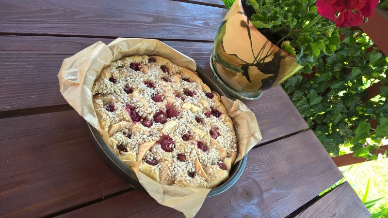 Ciasto na zsiadłym mlekiem i owocami