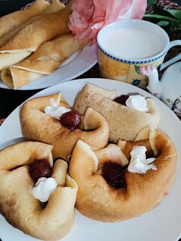 Ciasto naleśnikowe z dodatkiem majonezu.