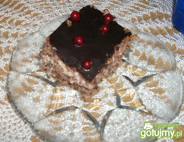 Ciasto orzechowe z czereśniami i porzecz