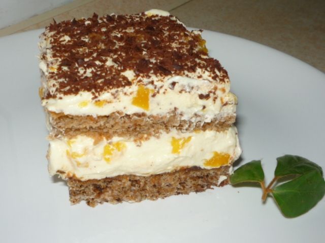 Ciasto orzechowe z masą z brzoskwiniami Ciasto orzechowe z masą z brzoskwiniami