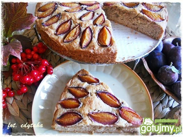 Ciasto orzechowe z węgierkami
