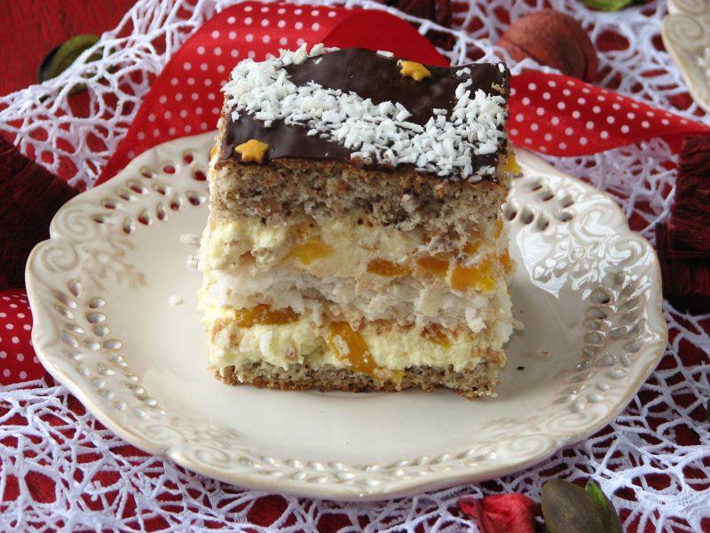 Ciasto  orzechowo-kokosowe z kremem brzoskwiniowym