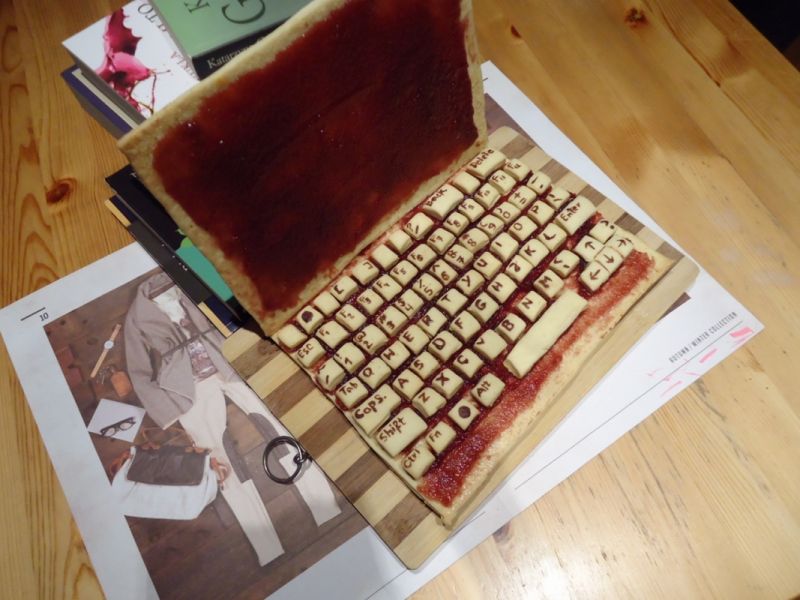 Ciasto - orzechowy laptop Ciasto - orzechowy laptop