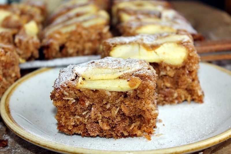 Ciasto owsiano-kokosowe z jabłkami Ciasto owsiano-kokosowe z jabłkami