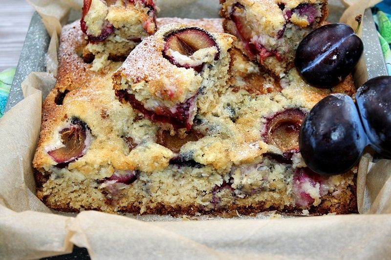 Ciasto owsiano-kokosowe ze śliwkami   Ciasto owsiano-kokosowe ze śliwkami