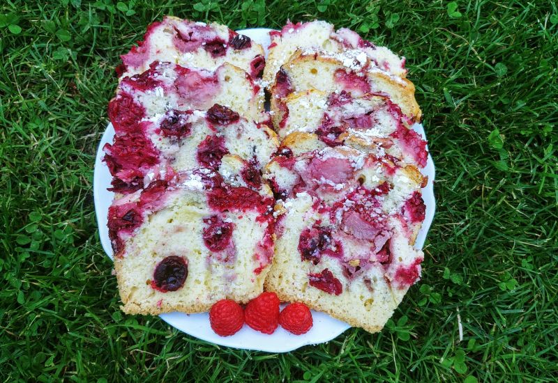 Ciasto piaskowe z owocami lata