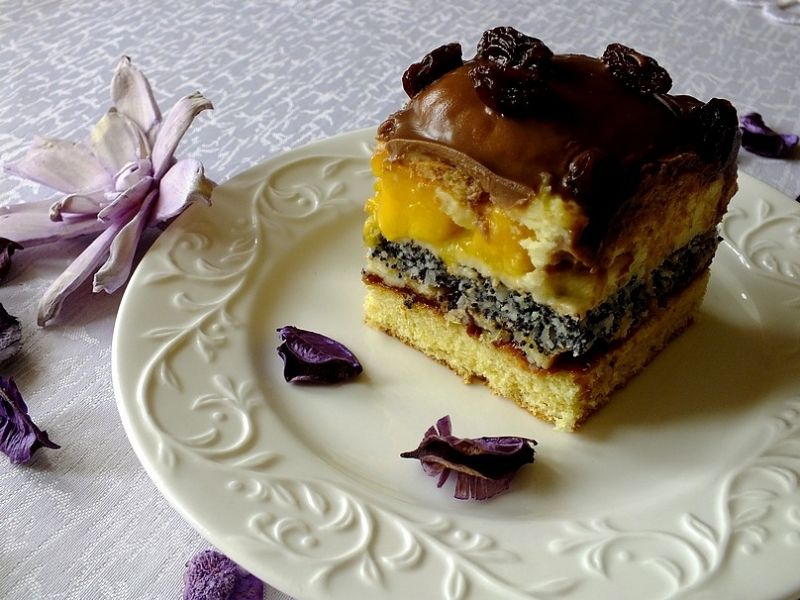 Ciasto "pijak" z brzoskwiniami Ciasto "pijak" z brzoskwiniami