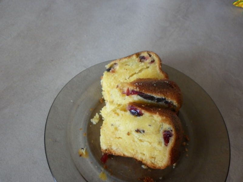 Ciasto pomarańczowe z żurawiną i gorzką czekoladą