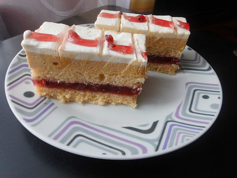 Ciasto porzeczkowe z masą kawową .