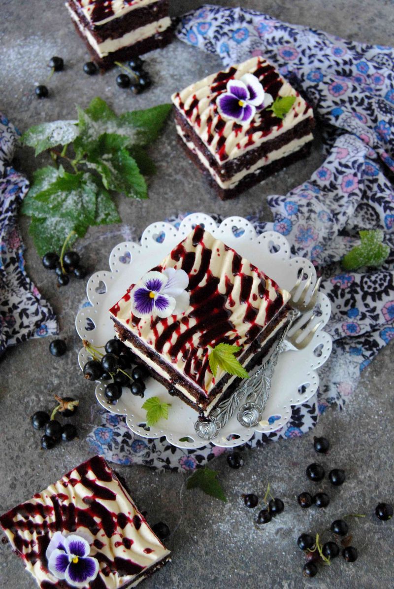 Ciasto porzeczkowo- chałwiowe Ciasto porzeczkowo- chałwiowe