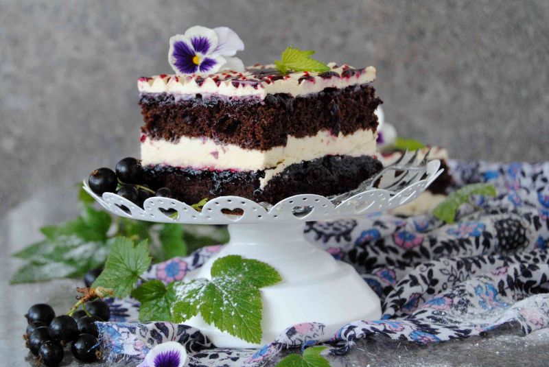 Ciasto porzeczkowo- chałwiowe Ciasto porzeczkowo- chałwiowe