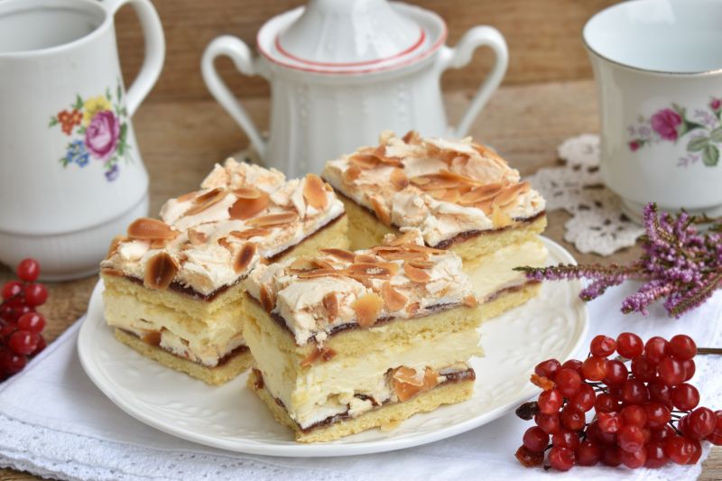 Ciasto ,,Pychotka'' z migdałami i powidłem Ciasto ,,Pychotka'' z migdałami i powidłem