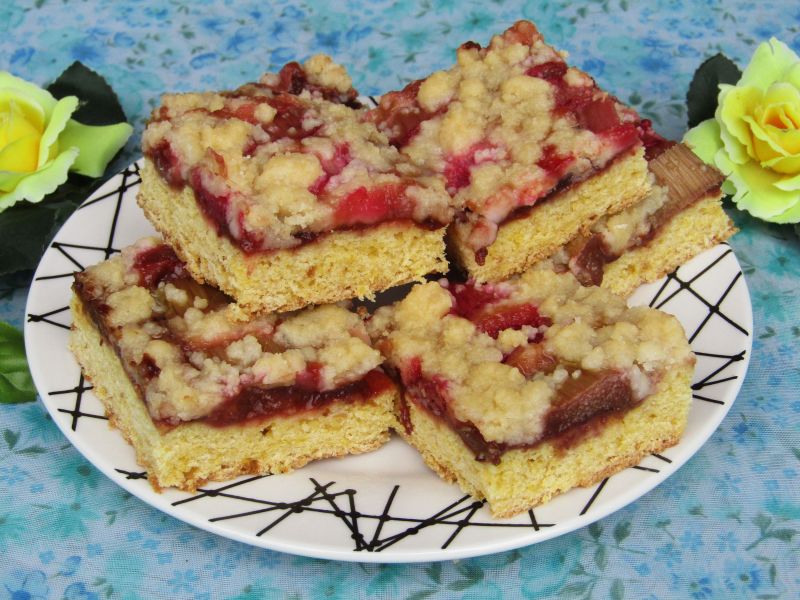 Ciasto rabarbarowe z powidłami i kruszonką Ciasto rabarbarowe z powidłami i kruszonką