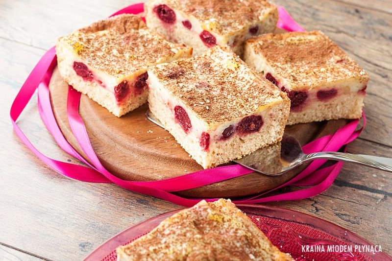 Ciasto serowe z budyniem i wiśniami