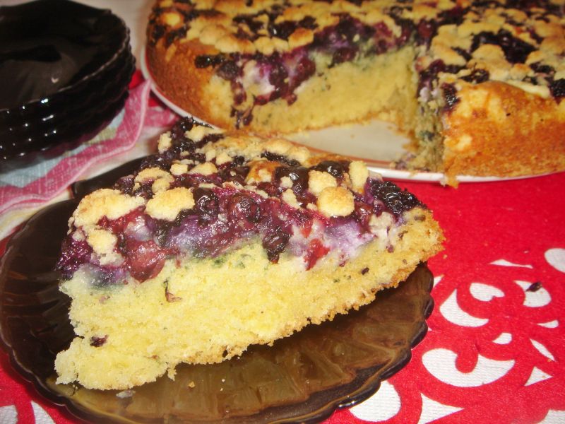 Ciasto śmietankowe z borówkami, serem i kruszonką 