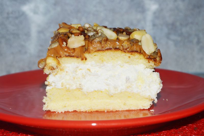 Ciasto śmietankowe z orzeszkami i słonecznikiem Ciasto śmietankowe z orzeszkami i słonecznikiem