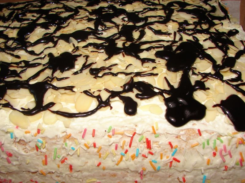 Ciasto śmietanowe z migdałami Ciasto śmietanowe z migdałami