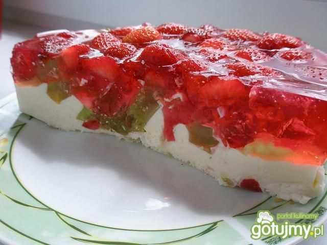 Ciasto śmietanowo-truskawkowe. Ciasto śmietanowo-truskawkowe.