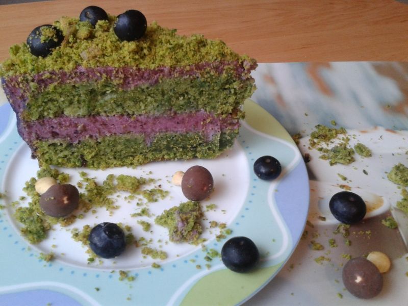 Ciasto szpinakowe z masą śmietankowo - jagodową