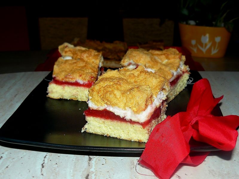 Ciasto truskawkowe z bezą Ciasto truskawkowe z bezą