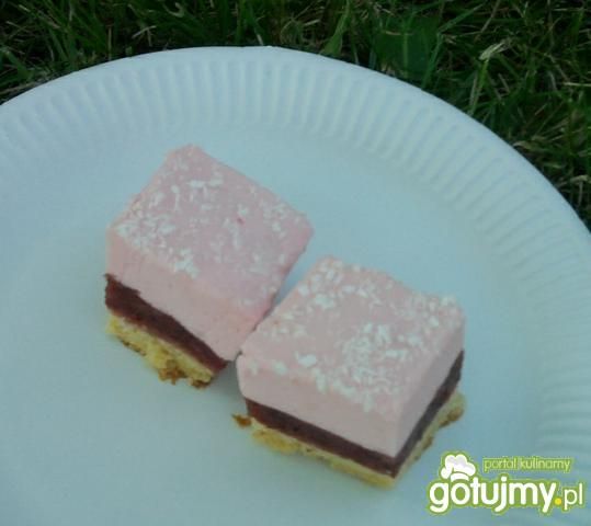 Ciasto truskawkowe z mleczną pianką Ciasto truskawkowe z mleczną pianką