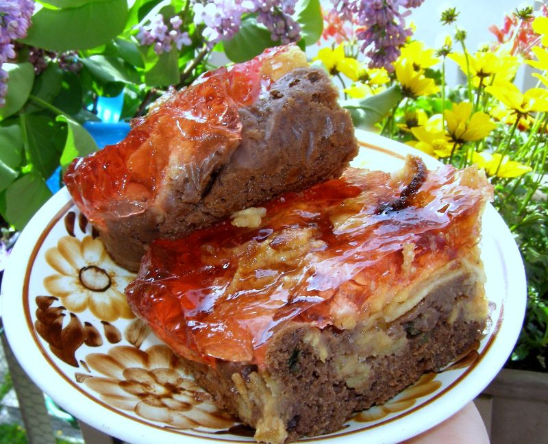 Ciasto ucierane kakaowe z jabłkami i galaretką Ciasto ucierane kakaowe z jabłkami i galaretką