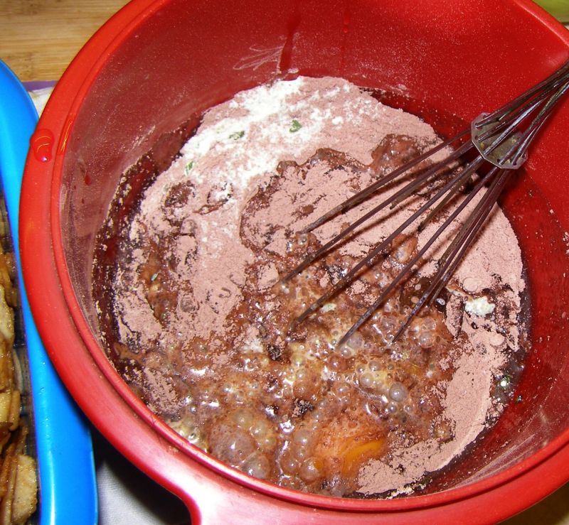 Ciasto ucierane kakaowe z jabłkami i galaretką