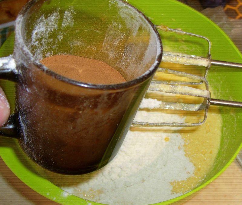 Ciasto ucierane kawowe ze śliwkami