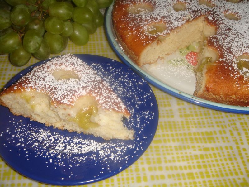 Ciasto ucierane na jogurcie z winogronem i kokosem