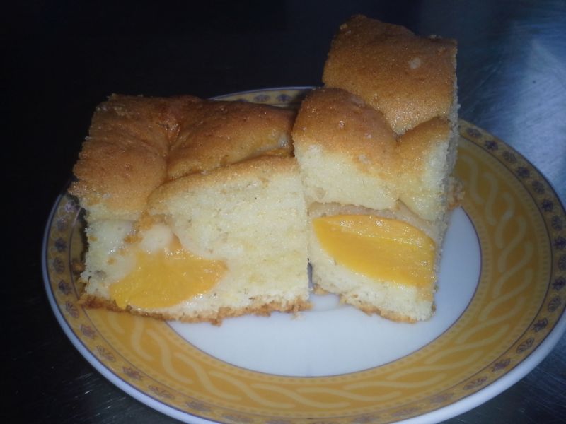 Ciasto ucierane z brzoskwiniami