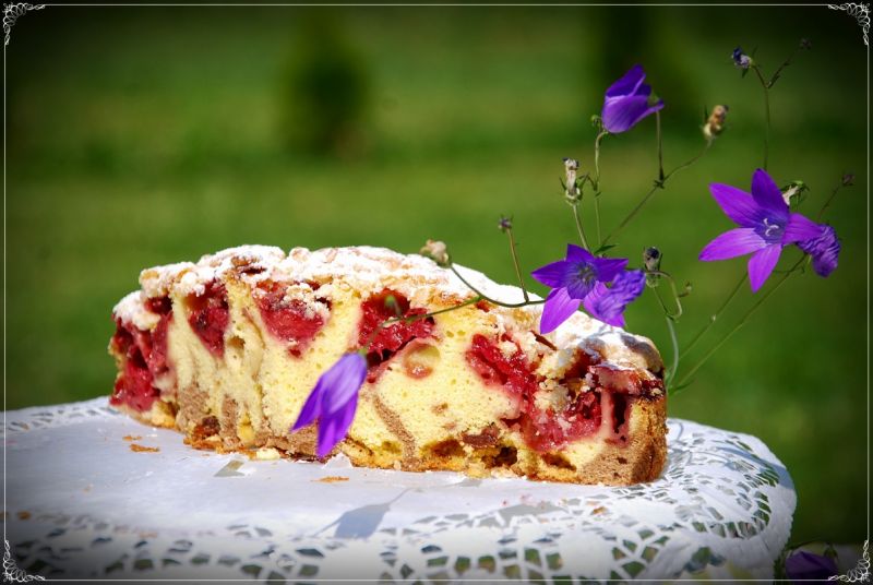 Ciasto ucierane z budyniem i owocami