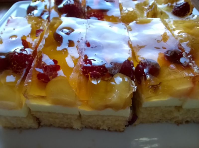 Ciasto ucierane z owocami i galaretką