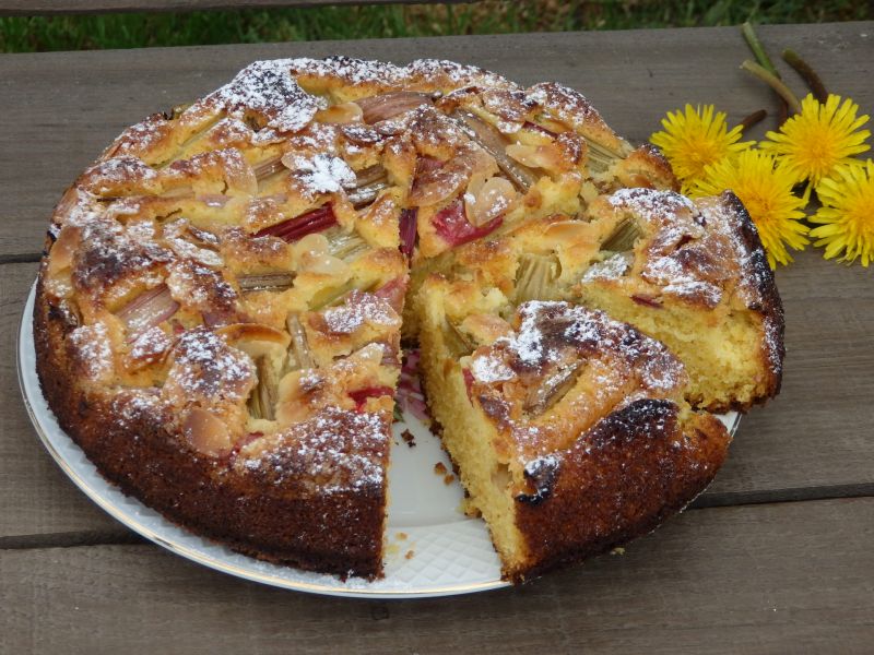 Ciasto ucierane z rabarbarem