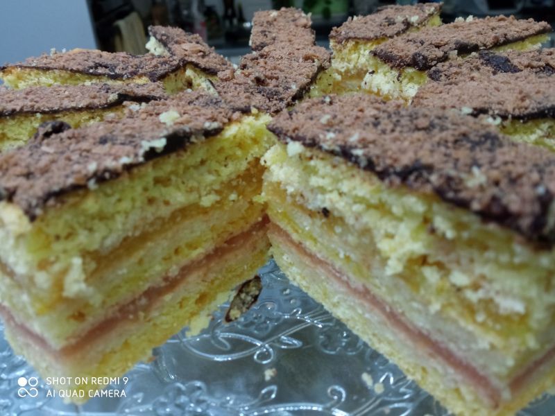 Ciasto z amoniakiem przełożone jabłkami Ciasto z amoniakiem przełożone jabłkami