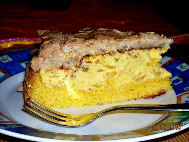 Ciasto z ananasami i beza kokosowa