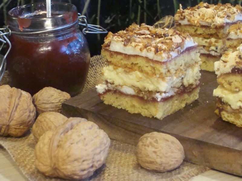 Ciasto z bezą i orzechami