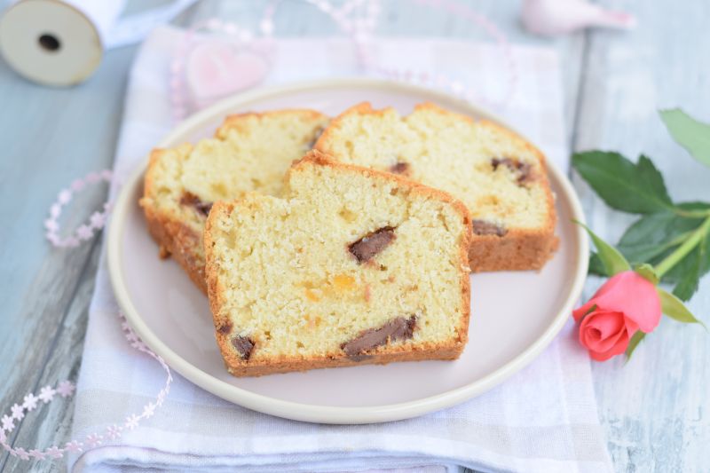 Ciasto z białek z czekoladą i skórką pomarańczową Ciasto z białek z czekoladą i skórką pomarańczową