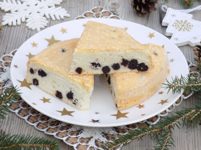 Ciasto z białek z suszoną aronią