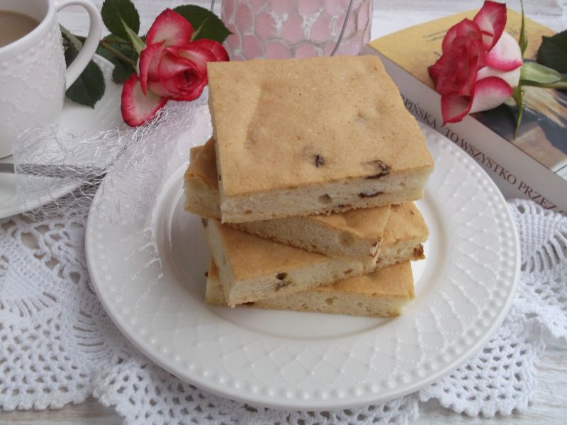 Ciasto z białek z suszonymi owocami