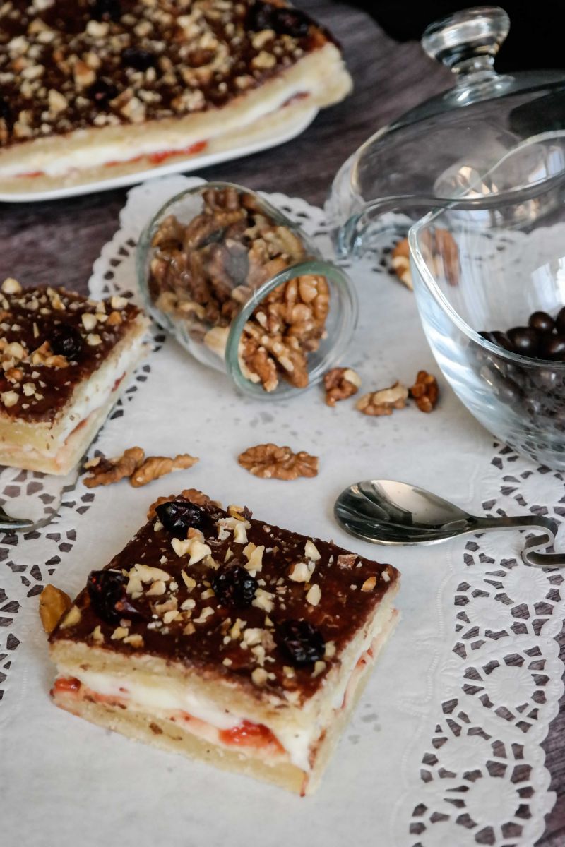 Ciasto z budyniem i dżemem