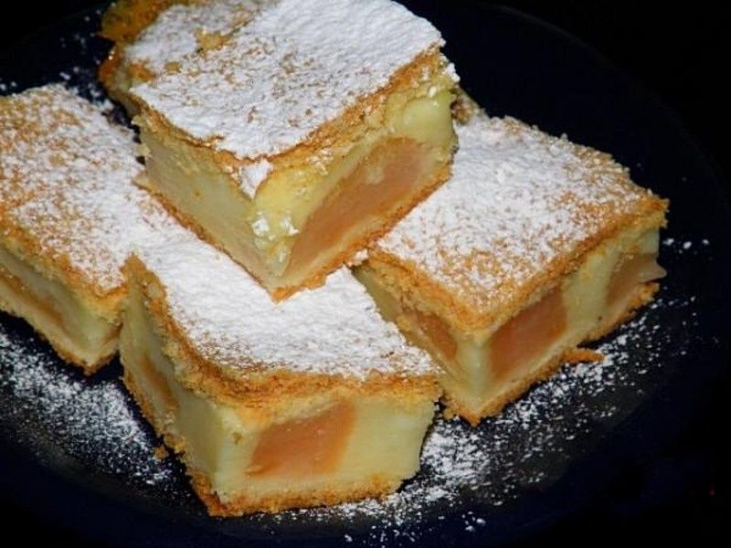 Ciasto z budyniem i gruszkami