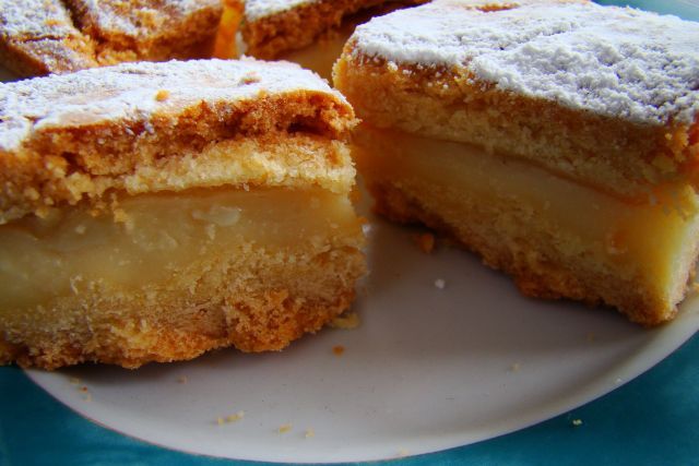 Ciasto z budyniem i piana białkową 