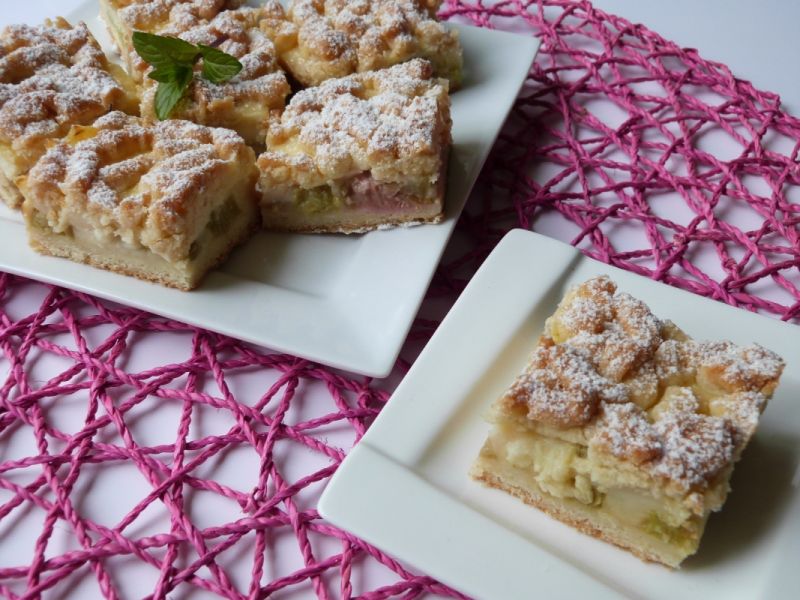 Ciasto z budyniem i rabarbarem