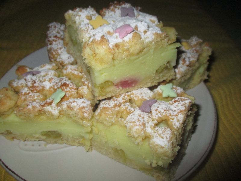 Ciasto z budyniem i rabarbarem Ciasto z budyniem i rabarbarem