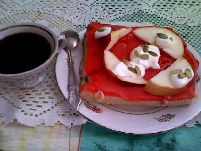 Ciasto z budyniem i rodzynkami