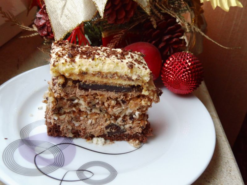 Ciasto z czekoladową masą, śliwkami i adwokatem