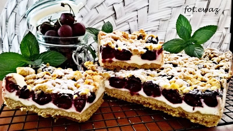 Ciasto z czereśniami i pianką