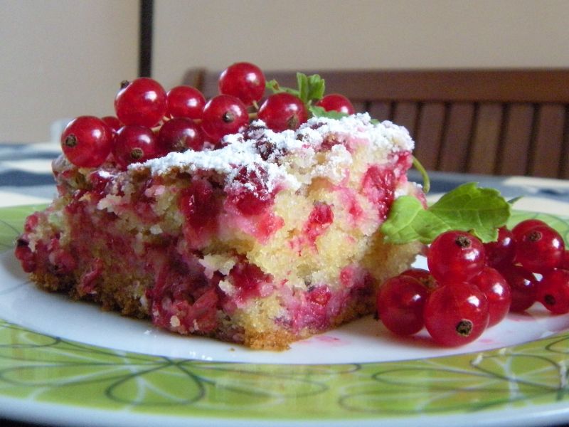 Ciasto z czerwoną porzeczką