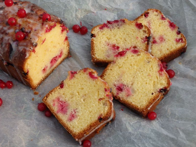 Ciasto z czerwoną porzeczką