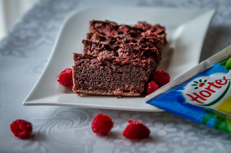 ciasto z czerwonej fasoli z malinami  ciasto z czerwonej fasoli z malinami